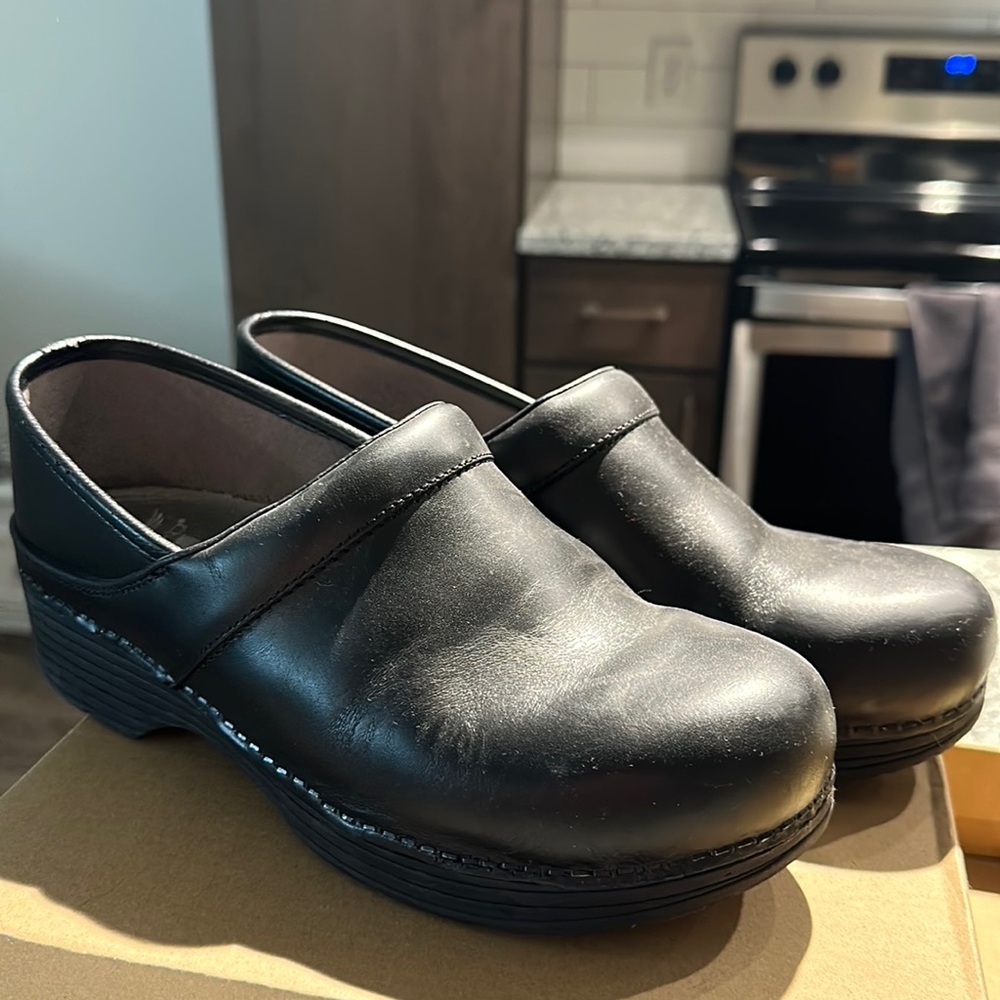 Black Danskos